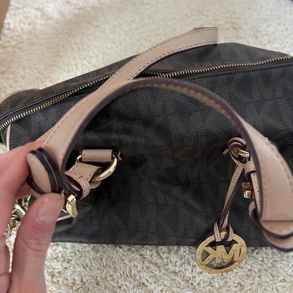 Michael Kors purse signature logo - Picture 2 of 7